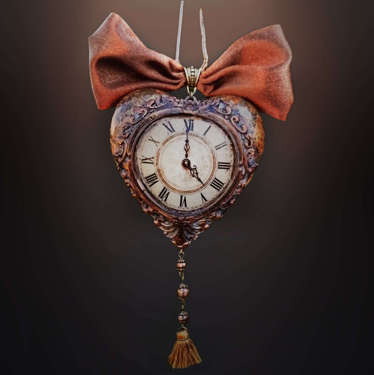Holiday Victorian Heart Shaped Clock Decoration for Festive Home Dcor