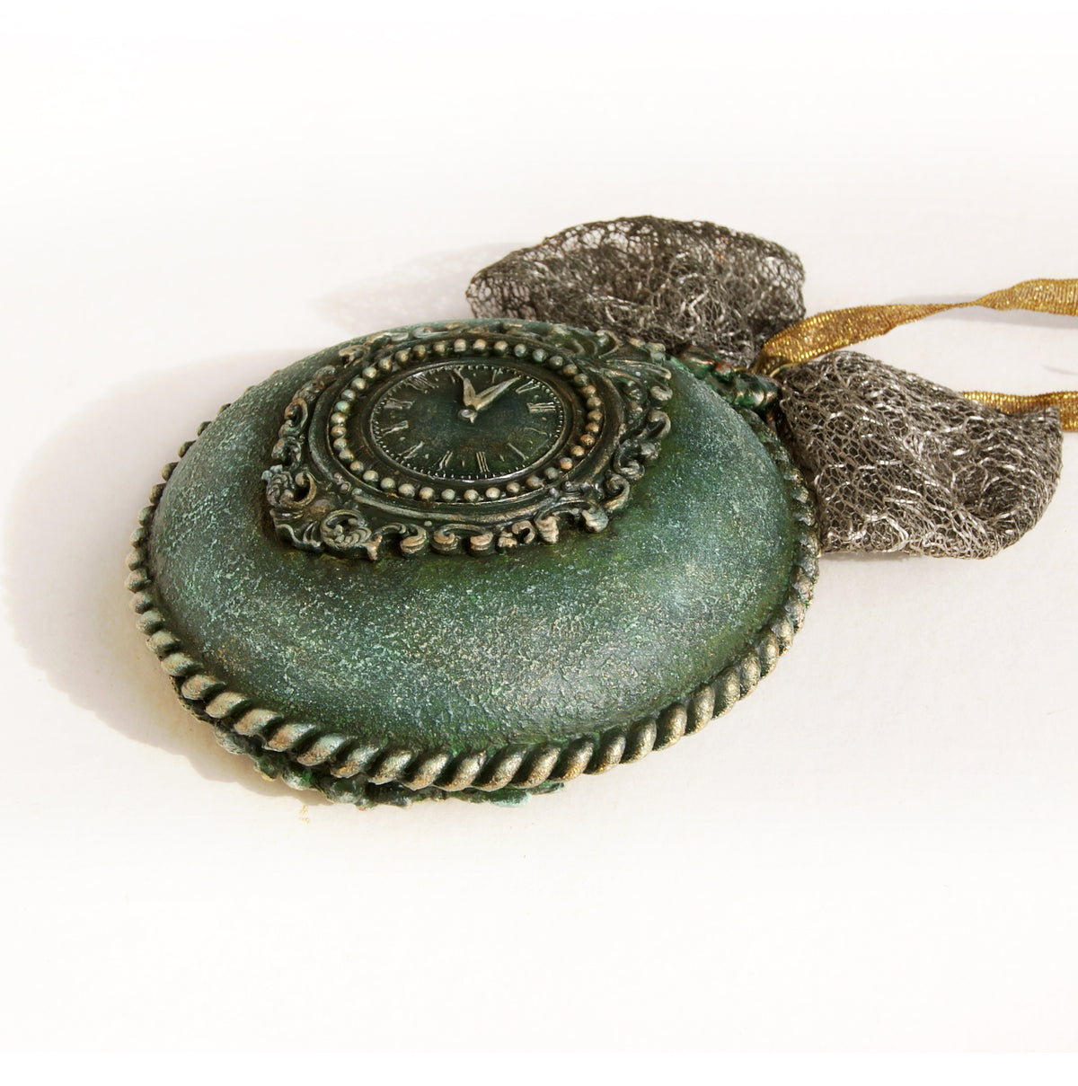 Christmas tree decoration: unique decoupage ornaments (Victorian style)