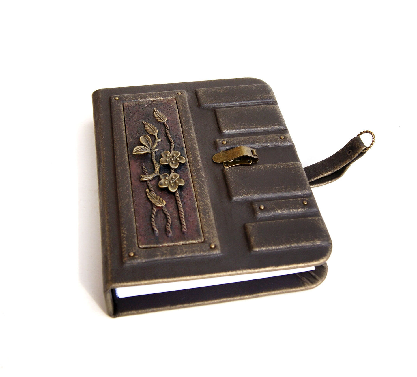 Lockable Leather journal personalized with lined or aged paper, A6