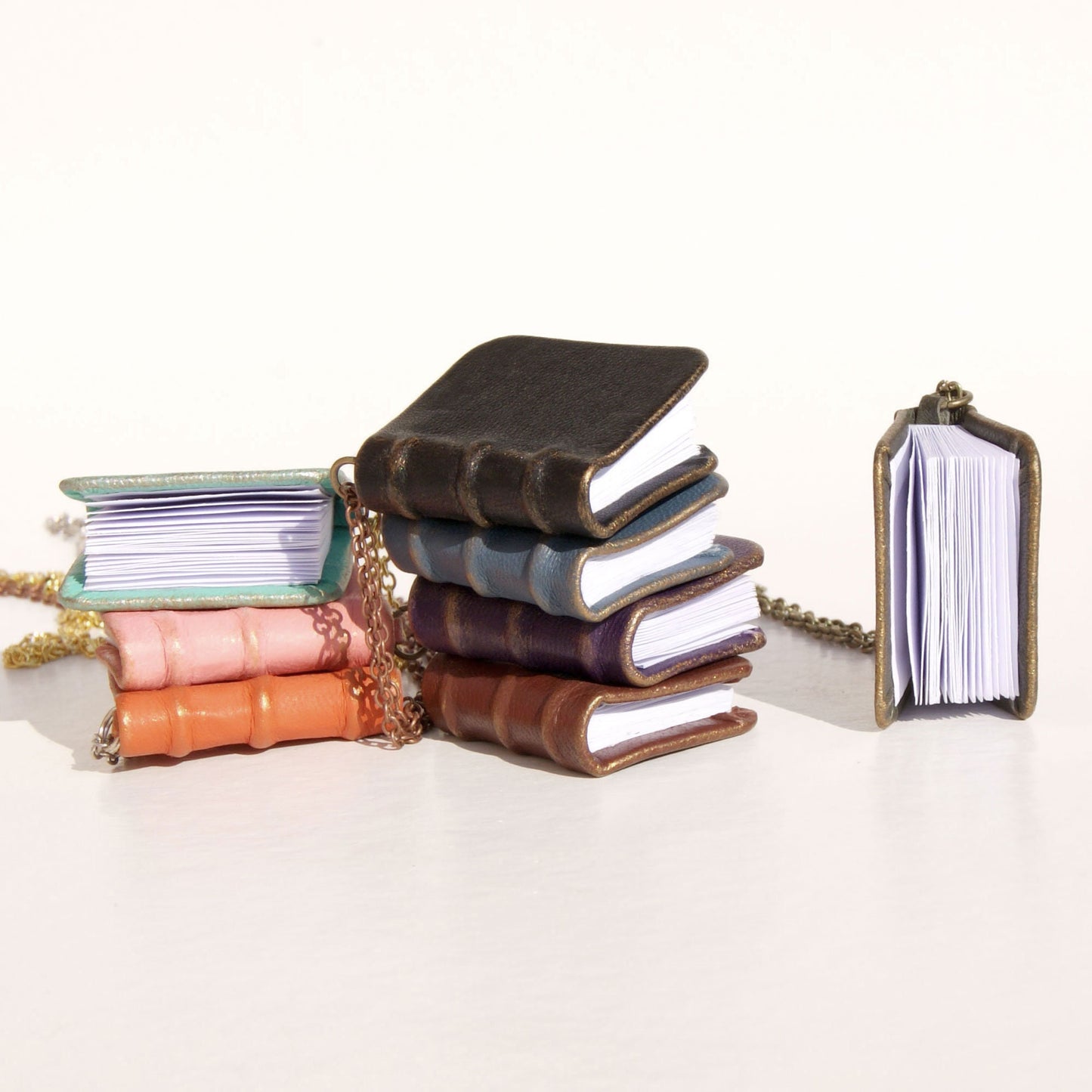 Journal en cuir miniature, collier de livre, mini pendentif de livre